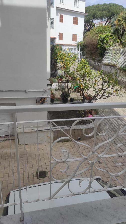 Апартаменты Sakura House Near Vesuvius, Herculaneum And Pompeii Free Parking Торре-дель-Греко Экстерьер фото